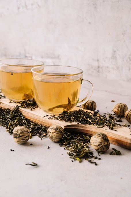 Imagen de <a href="https://www.freepik.es/foto-gratis/juego-tazas-te-nueces_5702541.htm#query=tisana%20herbal&position=20&from_view=search&t